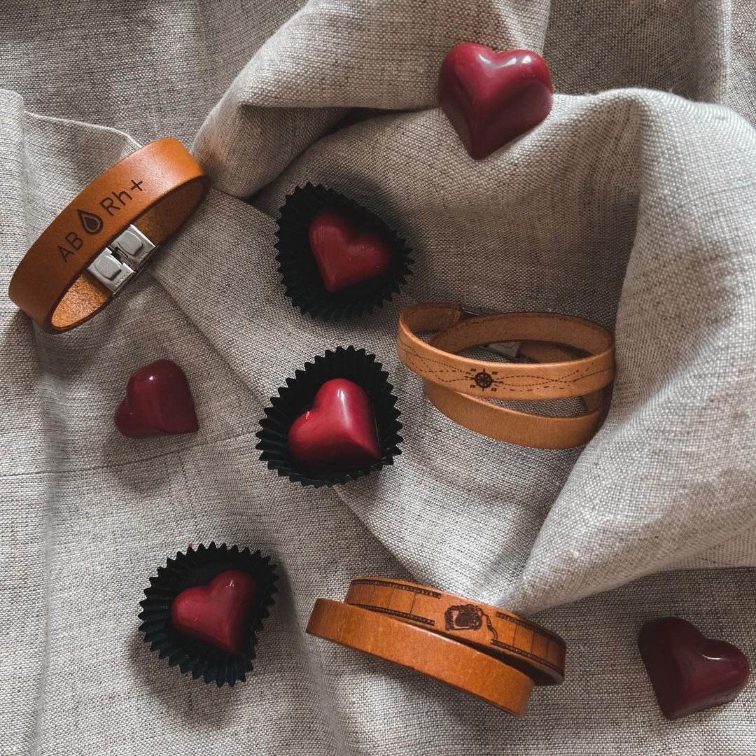 Wrap your emotions around your wrist with our bracelets – a stylish canvas for your passions! Simple in form, they suit both female and male hands, plus, personalize the inside with your dedication, quote, initials, or dates!