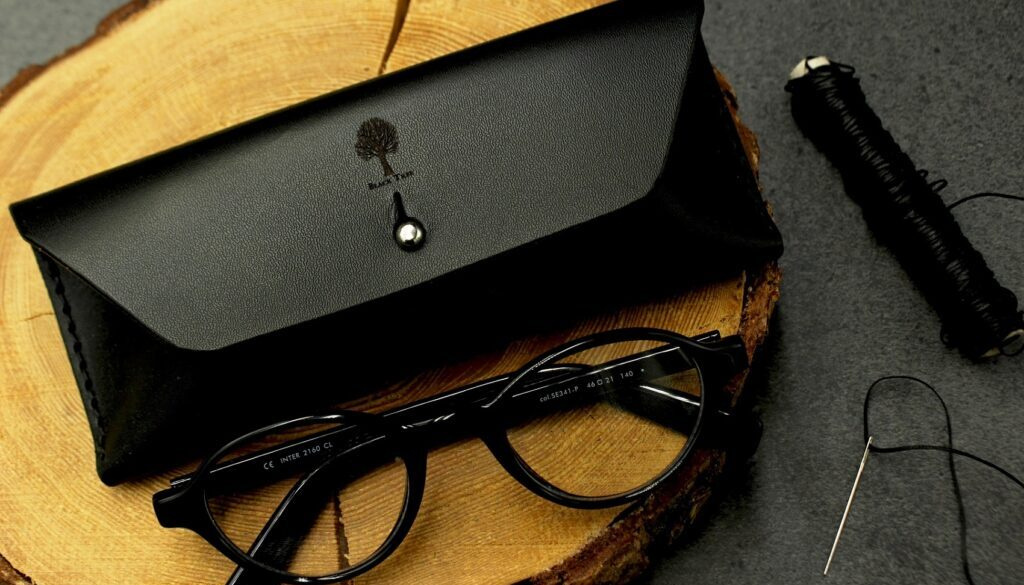 Black Tree - Leather glasses case - 35